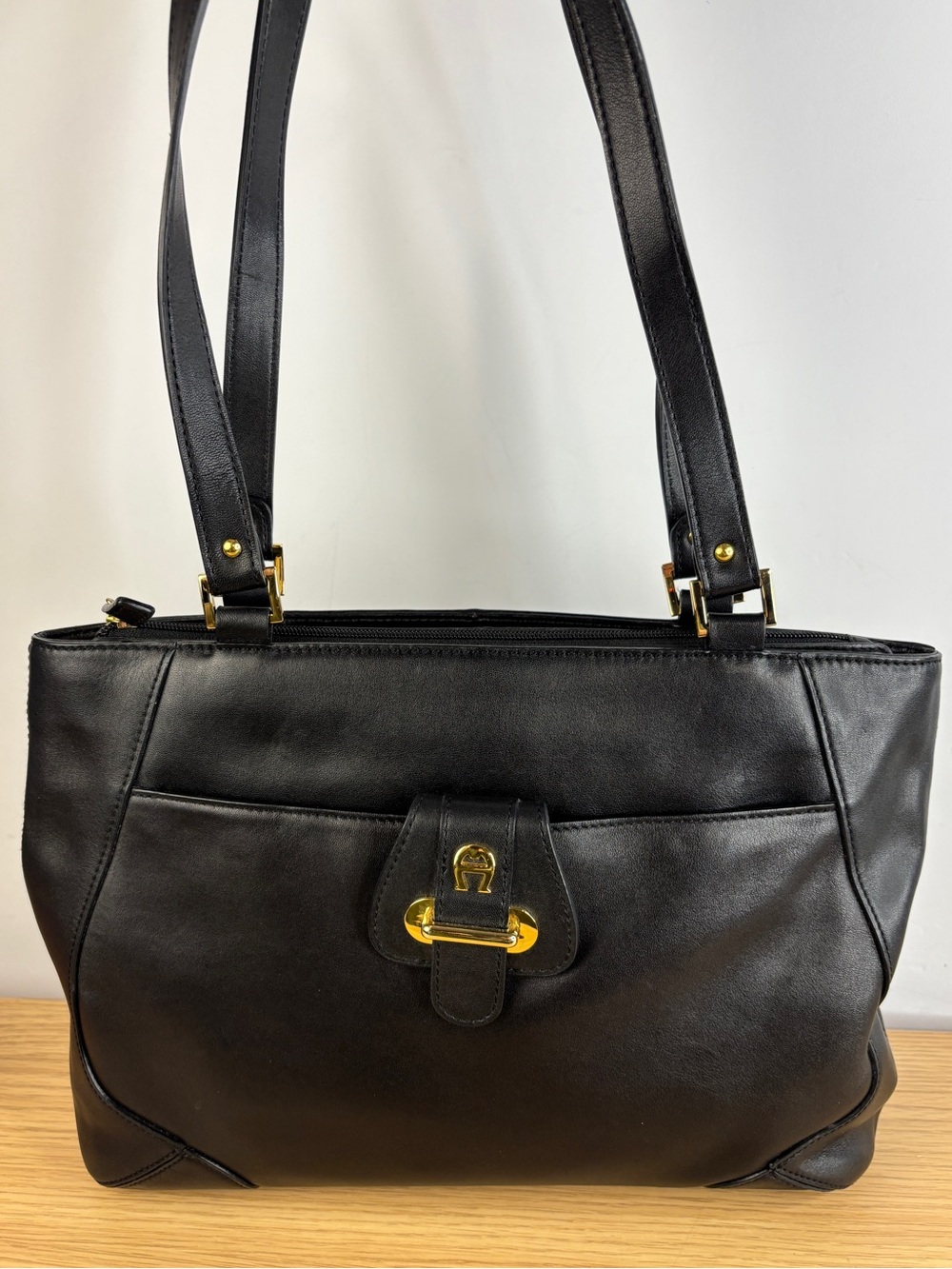 Vintage Etienne Aigner Smooth Black Leather Shoulder Bag